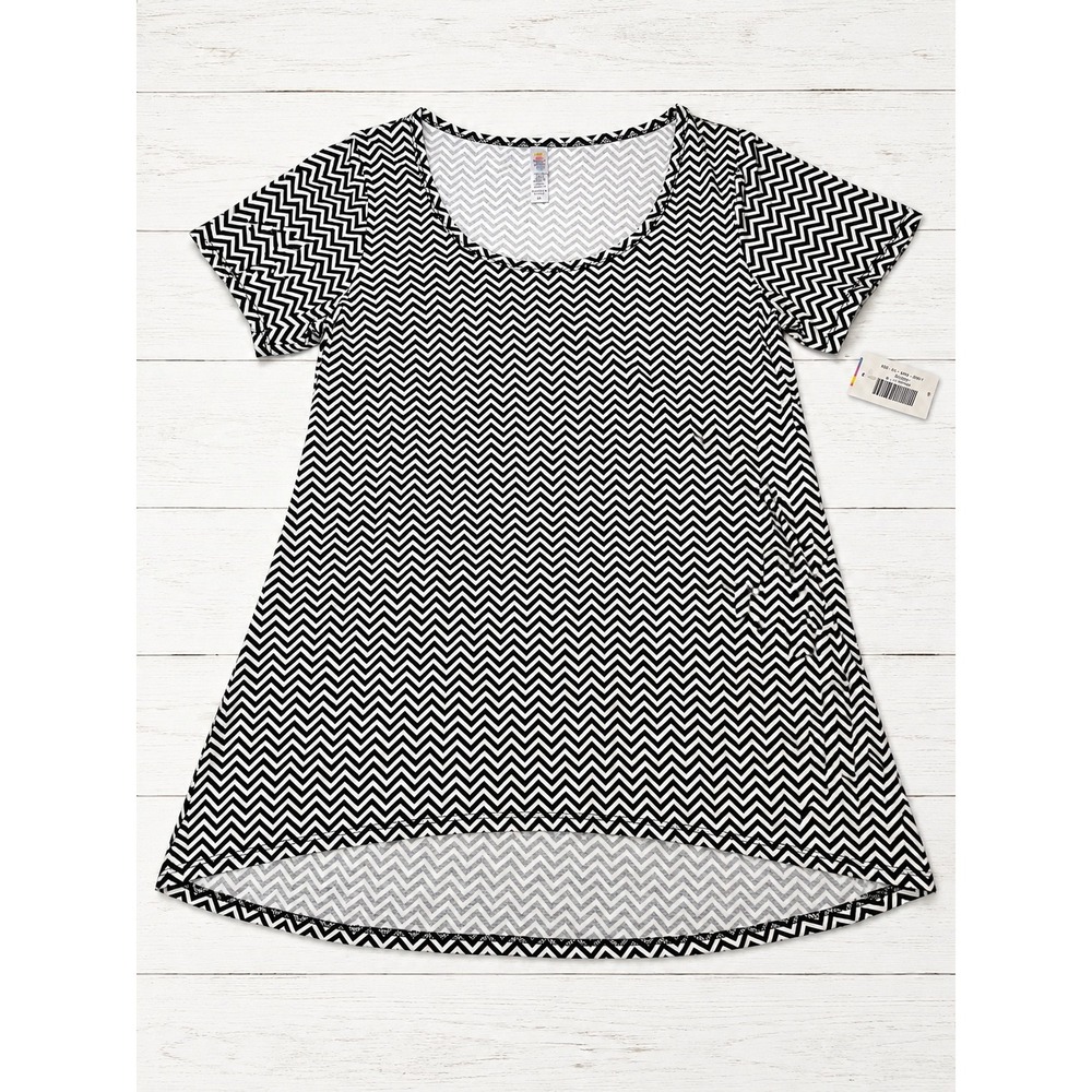 LuLaRoe Classic T Shirt‎ Womens Small Black White Chevron Zig Zag High Low NWT